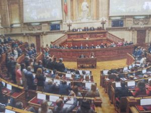 Il Portogallo va alle elezioni anticipate, Aula del Parlamento Poroghese