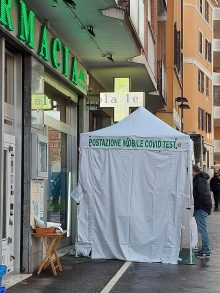 tampone molecolare, Postazione per tamponi in farmacia