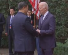 La guerra in Israele, Xi Jinping e Joe Biden si stringono la mano