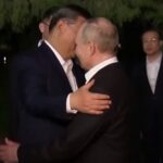 Tregua Olimpica, Xi Jinping abbraccia Vladimir Putin