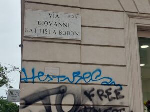 Bodoni, La targa di via Bodoni a Roma offesa a colpi di scarabocchi