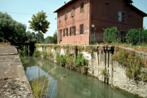 Grassi, Sostegno Grassi, una della chiuse del Canale Navile di Bologna