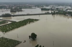 Alluvioni in Romagna, Cotignola sommersa dall'acqua vista dall'alto