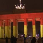 Germania est, La Porta di Brandeburgo a Berlino illuminata con i colori della bandiera tedesca