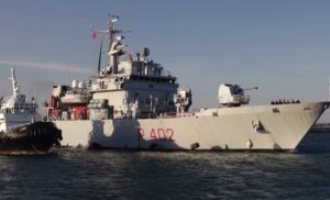 Albania, La nave Libra della Marina Militare Italiana trasporta i migranti in Albania